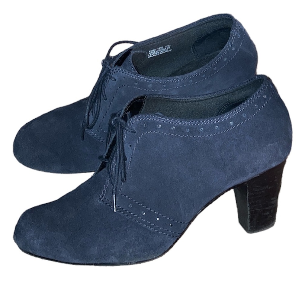 Clarks Sapphire Chloe Lace-Up blue suede Booties size 11